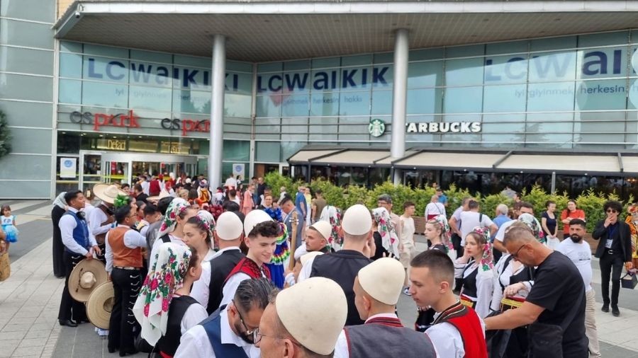 Sivrihisar Festivali iin gelenler renkli grnt oluturdu