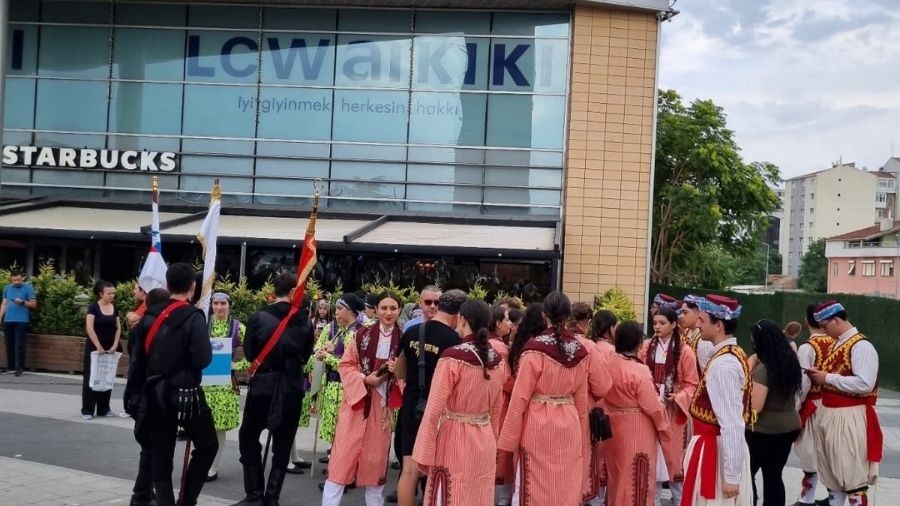 Sivrihisar Festivali iin gelenler renkli grnt oluturdu