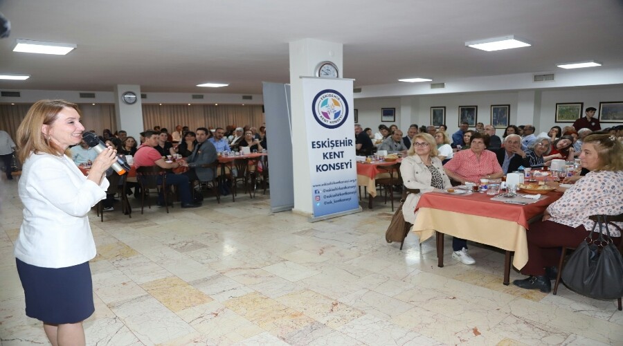 Eskiehir Kent Konseyi ailesi, geleneksel iftar yemeinde bulutu.