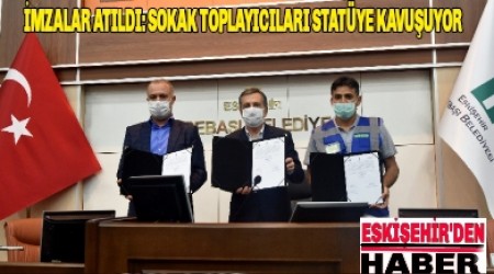 MZALAR ATILDI: SOKAK TOPLAYICILARI STATYE KAVUUYOR