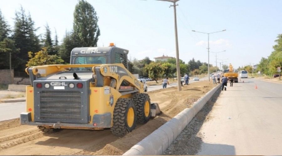 CUMHURYET BULVARINDA ORTA REFJ YENLENYOR