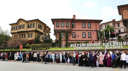  turizmin gzde merkezlerinden biri haline gelen Eskiehir bu hafta sonu da on binlerce turist arlad.