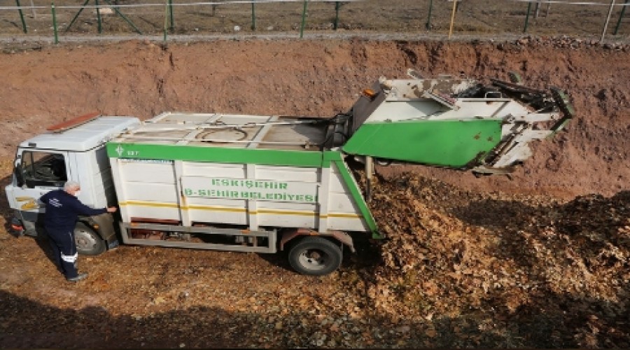 SONBAHAR YAPRAKLARI GER DNEREK DOAL GBRE HALNE GELYOR