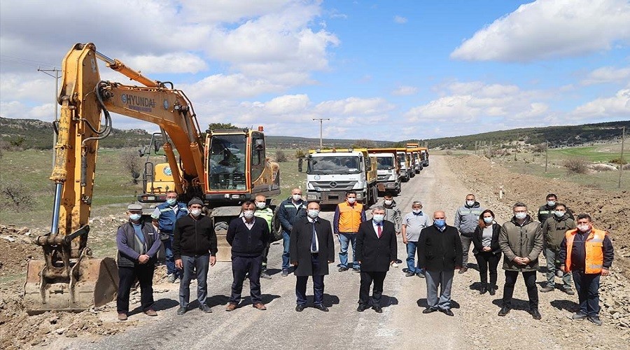 YAZILIKAYA YOLUNDA BULUTULAR