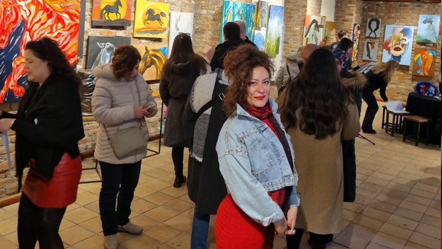 �Az �oktur� Sergisi Sanatseverlerle Bulu�tu